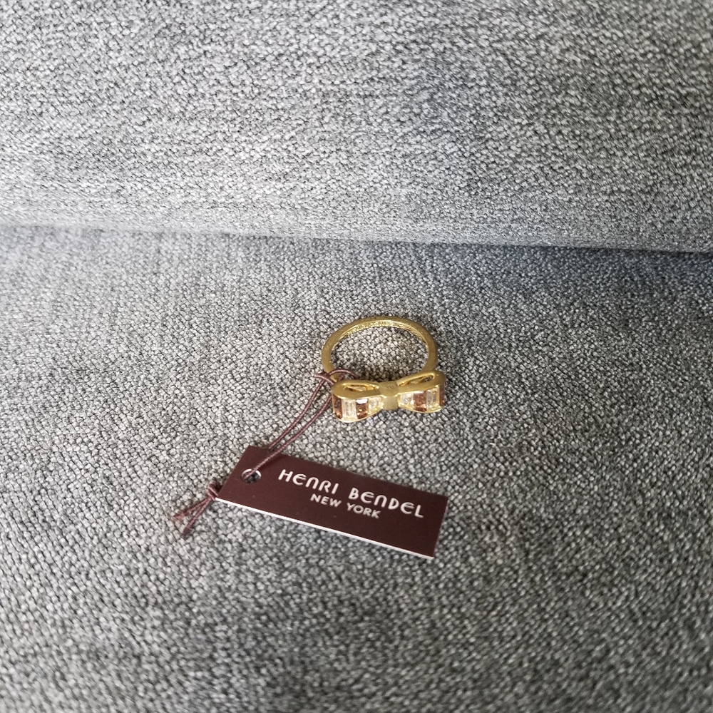 Henri Bendel bow ring